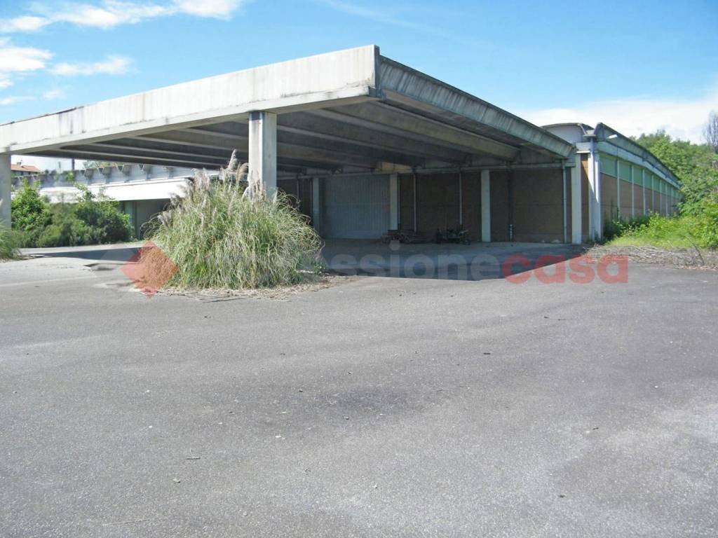 Zona - Capannone via REPUBBLICA, Divignano - foto 1