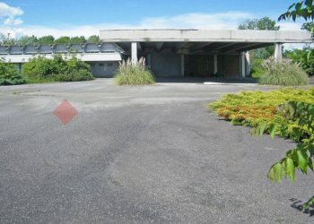 Cortile interno - Capannone via REPUBBLICA, Divignano - foto 3