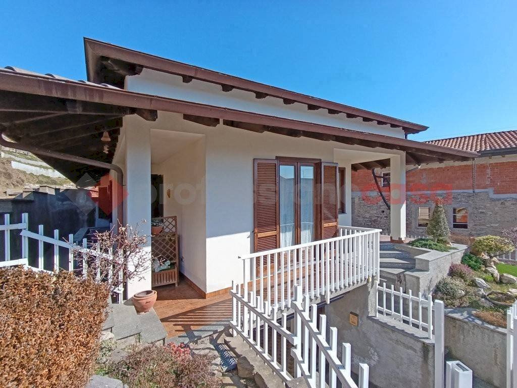 Facciata - Villa via Regina Margherita, Nebbiuno - foto 2