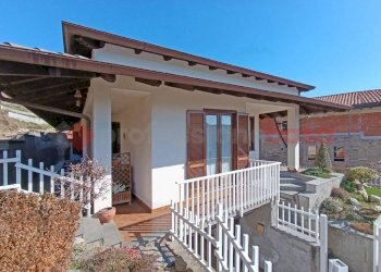 Facciata - Villa via Regina Margherita, Nebbiuno - foto 2