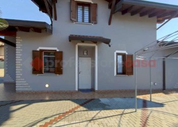 Facciata - Villa via Monviso, Pombia - foto 3