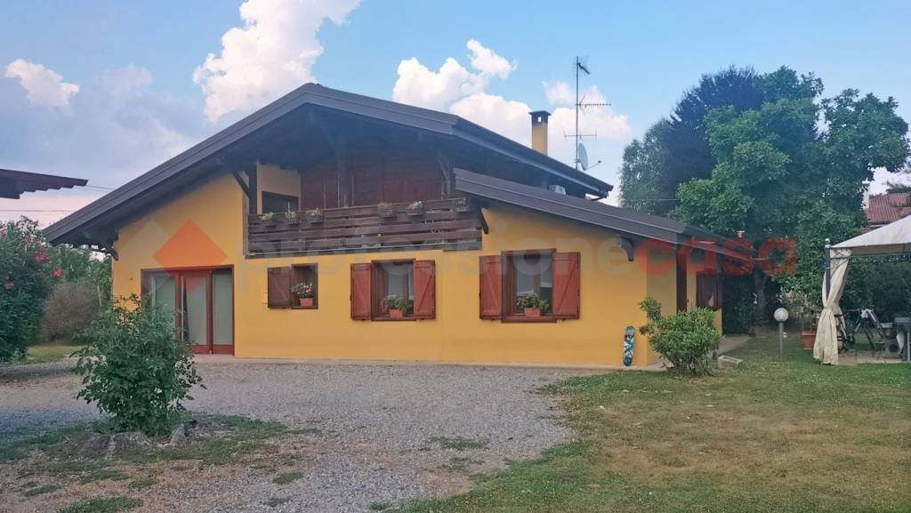 Facciata - Villa via fasana, Borgomanero - foto 2