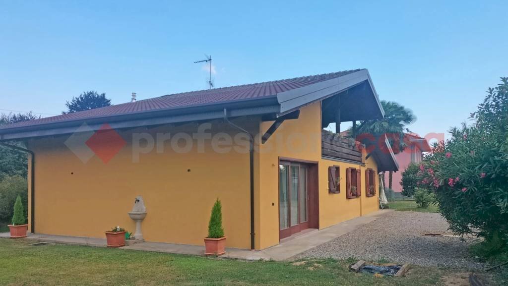 Facciata - Villa via fasana, Borgomanero - foto 3