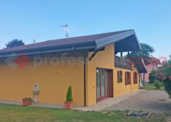 Facciata - Villa via fasana, Borgomanero - foto 3