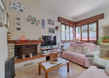 Salone - Independent house via I Maggio, Castelletto Sopra Ticino - photo 3