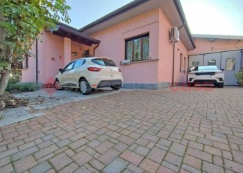 Posto macchina - Independent house via I Maggio, Castelletto Sopra Ticino - photo 29