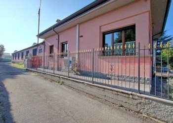 Facciata - Casa indipendente via I Maggio, Castelletto Sopra Ticino - foto 30