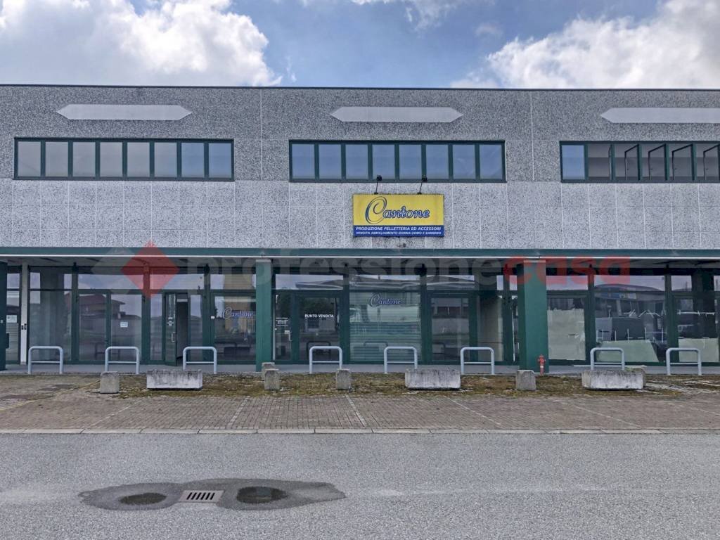 Facciata - Capannone via torino, Trecate - foto 1