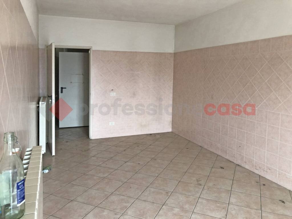 Stanza non arredata - Capannone via torino, Trecate - foto 3