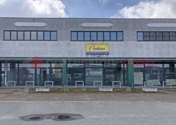 Facciata - Capannone via torino, Trecate - foto 1