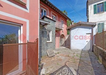 Cortile interno - Casa indipendente via Italia, Brovello-Carpugnino - foto 4