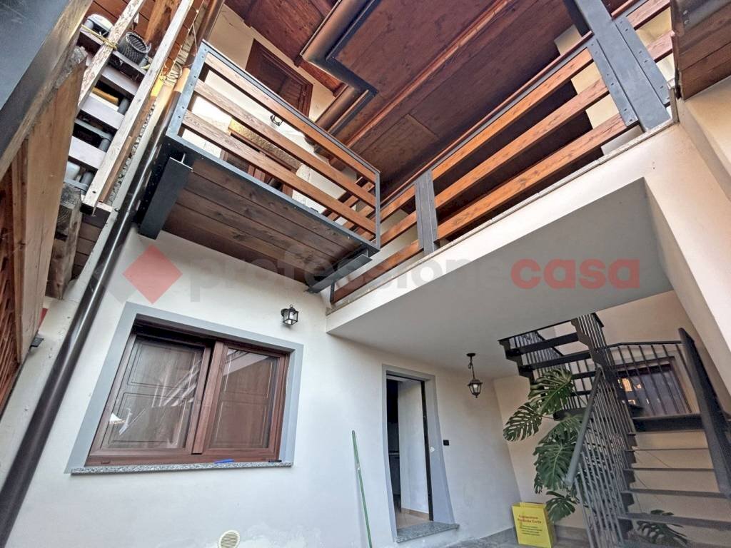 Facciata - Casa indipendente vicolo del portico, Arona - foto 1