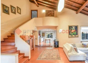 Salone - Villa via Madonna Della Motta, Dormelletto - foto 1