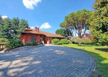 Cortile interno - Villa via Madonna Della Motta, Dormelletto - foto 15