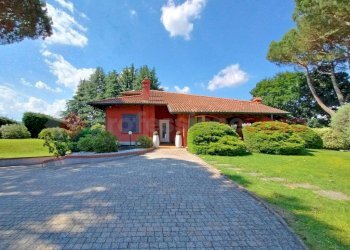 Cortile interno - Villa via Madonna Della Motta, Dormelletto - foto 18