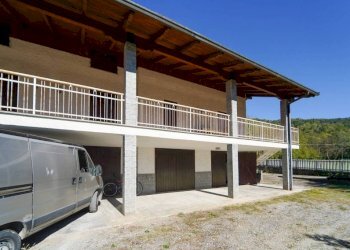 Facciata - Villa strada Giorgio Boneto, 51, Roccabruna - foto 5