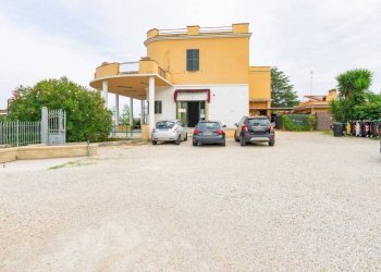 Zona - Stable - Palace Lungolago Giuseppe Argenti, 9, Bracciano - photo 26