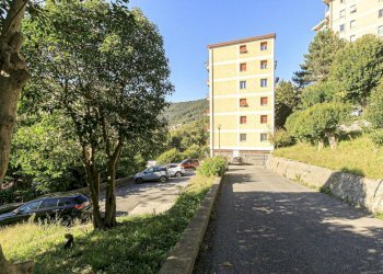 stabile (3) (Copy).jpg - Appartamento Via delle Acacie 10, Genova (zona Molassana) - foto 4