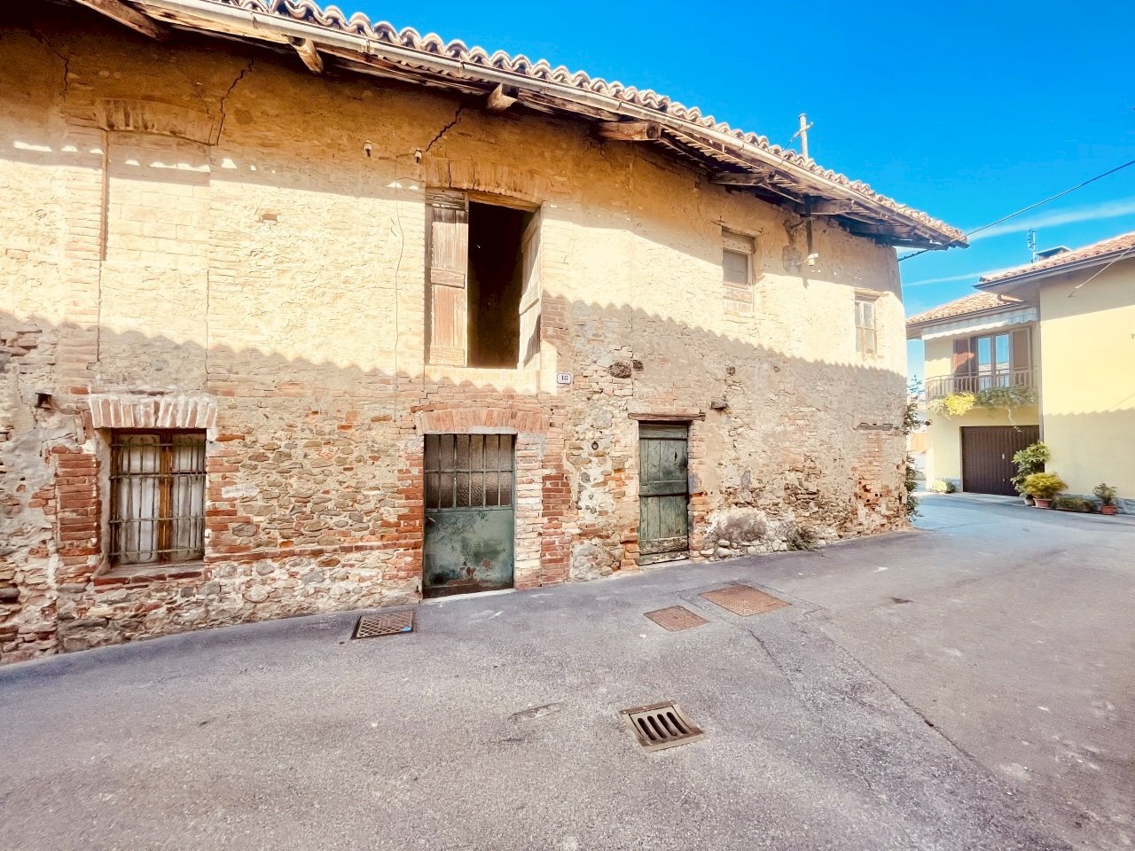 02.jpeg - Portion of a house Via Vittorio Alfieri 18, Castiglione Falletto - photo 2