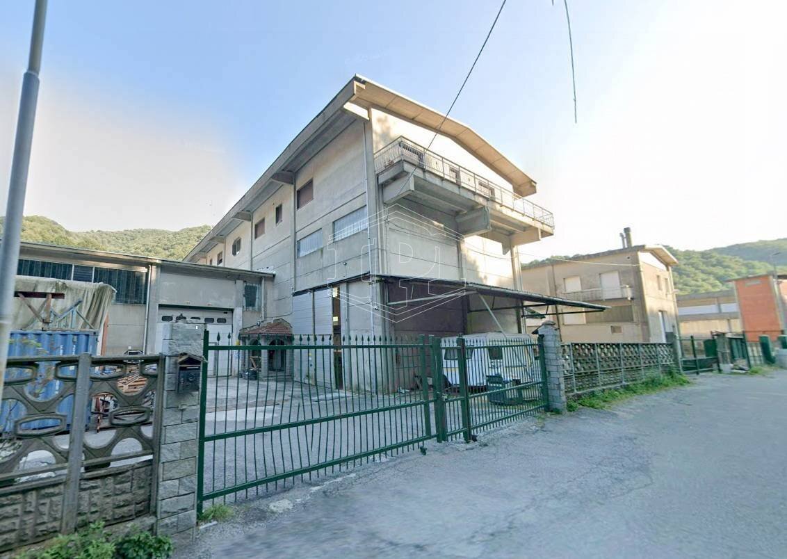 Capannone Via Valle stura, Masone - foto 1