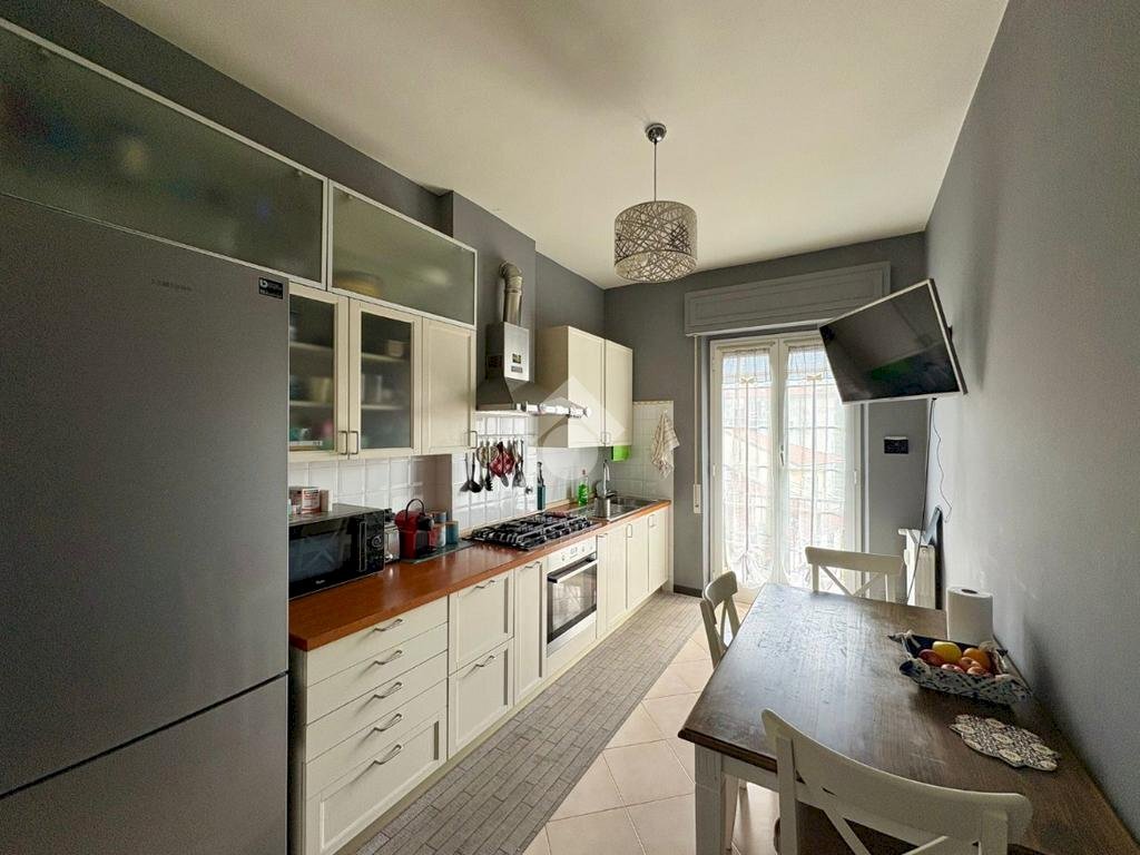 Three-room apartment Via Monte Bianco, La Spezia (neighborhood Rebocco) - photo 2