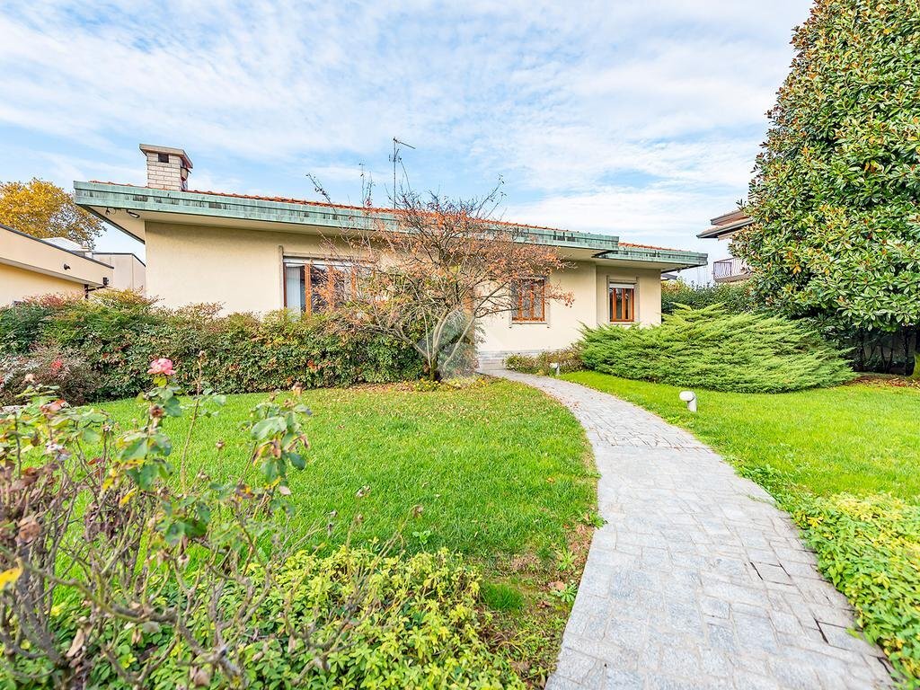 Villa Via Grancia, hamlet Grancia, Lainate - photo 1