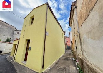 Portion of a house Guspini - photo 1