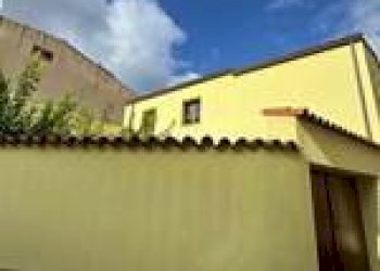 Portion of a house Guspini - photo 2