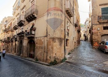 Edificio all\'aperto - Quadrilocale Via Luigi Sturzo
 
117, Caltagirone - foto 2