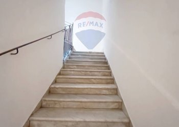 Scale - Quadrilocale Via Luigi Sturzo
 
117, Caltagirone - foto 4