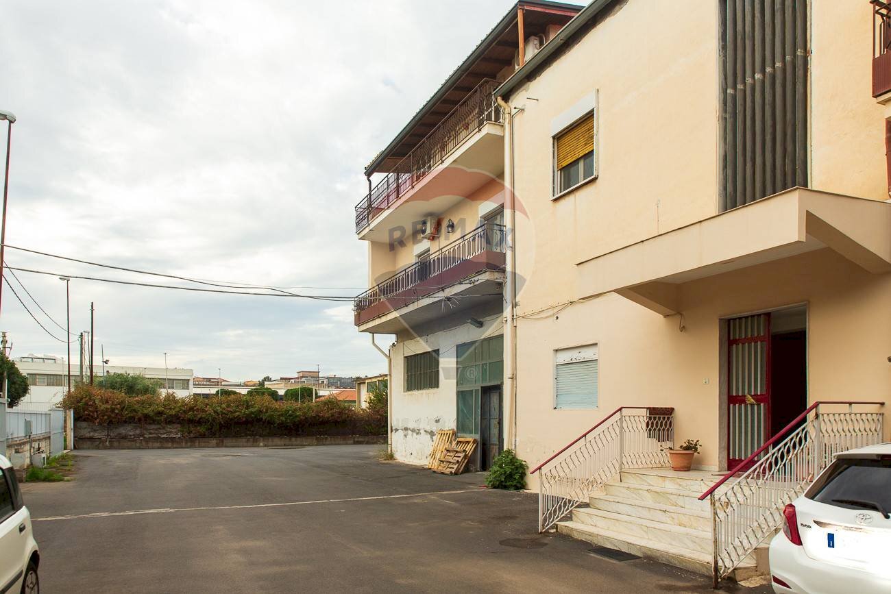 Edificio all\'aperto - Quadrilocale via Ezio Tarantelli
 
13, Misterbianco - foto 1