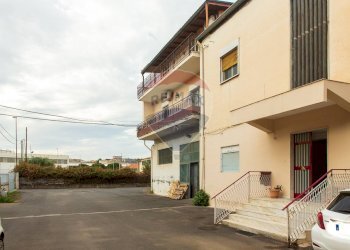 Edificio all\'aperto - Quadrilocale via Ezio Tarantelli
 
13, Misterbianco - foto 1