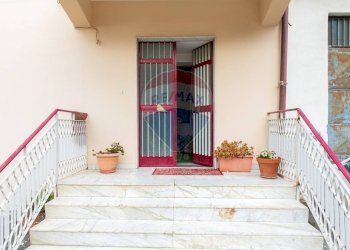 Portone - Quadrilocale via Ezio Tarantelli
 
13, Misterbianco - foto 2