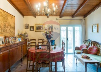 Sala da pranzo - Quadrilocale via Ezio Tarantelli
 
13, Misterbianco - foto 5