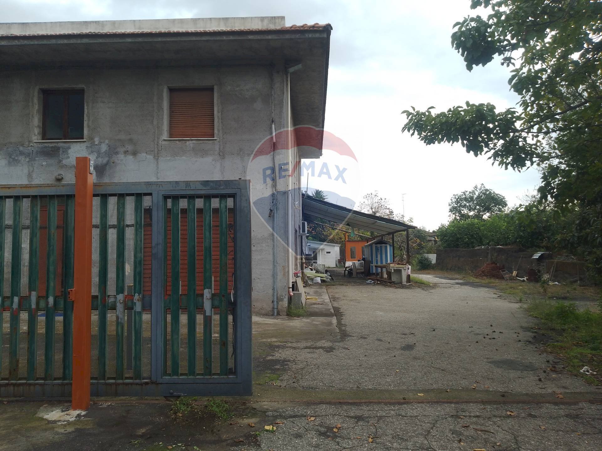 Passo carrabile 6 metri - Capannone via str. 61
 
5, Giarre - foto 1