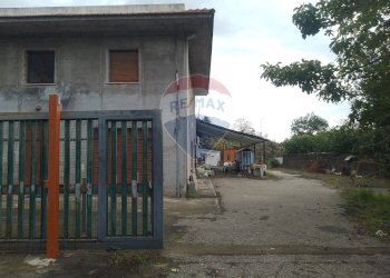 Passo carrabile 6 metri - Capannone via str. 61
 
5, Giarre - foto 1