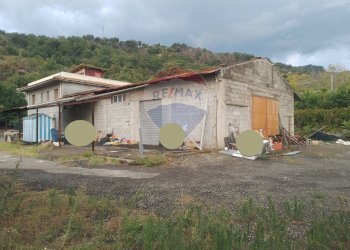 Capannone con corte - Capannone via str. 61
 
5, Giarre - foto 3