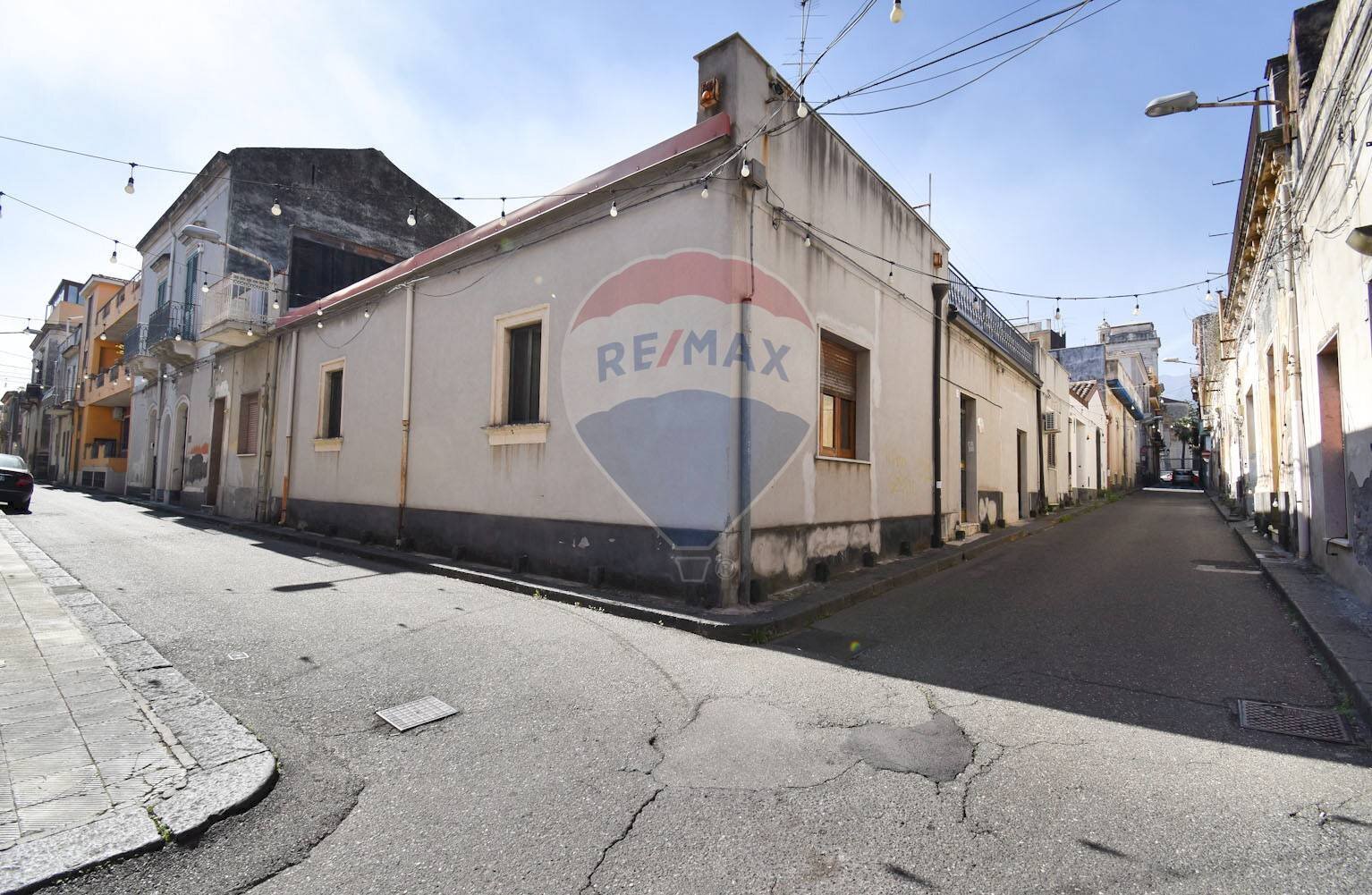 Edificio all\'aperto - Casa indipendente VIA G.SCIUTI
 
27, Giarre - foto 1