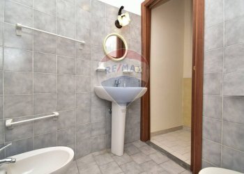 Bagno - Casa indipendente VIA G.SCIUTI
 
27, Giarre - foto 11
