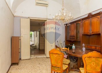 Sala da pranzo - Casa indipendente Via Fratelli D'Antoni
 
78, Catania - foto 6
