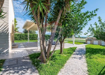 Giardino - Casa semi indipendente via caponegro traversa VI
 
10, Avola - foto 26