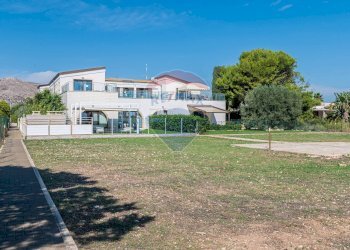 Casa all\'aperto - Casa semi indipendente via caponegro traversa VI
 
10, Avola - foto 37