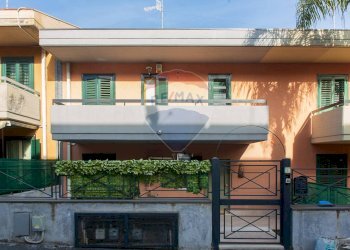Edificio all\'aperto - Villa a Schiera via vampolieri
 
34, Aci Catena - foto 1