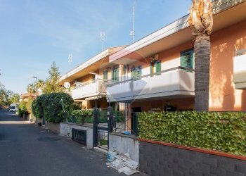 Edificio all\'aperto - Villa a Schiera via vampolieri
 
34, Aci Catena - foto 2