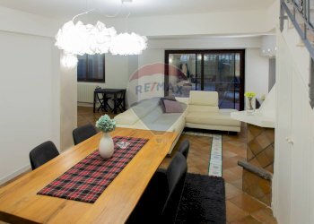 Sala da pranzo - Villa a Schiera via vampolieri
 
34, Aci Catena - foto 25