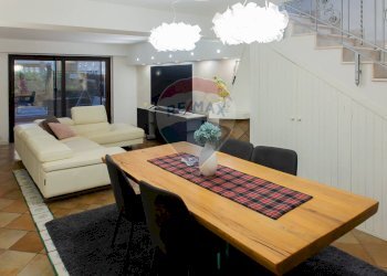 Sala da pranzo - Villa a Schiera via vampolieri
 
34, Aci Catena - foto 26