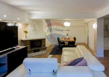 Sala da pranzo - Villa a Schiera via vampolieri
 
34, Aci Catena - foto 27