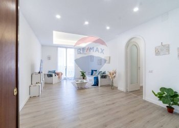 Hall / corridoio - Quadrilocale Via Vittorio Emanuele
 
101, Aci Catena - foto 2