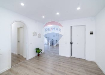 Stanza vuota - Quadrilocale Via Vittorio Emanuele
 
101, Aci Catena - foto 3