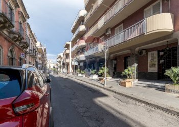 Edificio all\'aperto - Quadrilocale Via Vittorio Emanuele
 
101, Aci Catena - foto 30